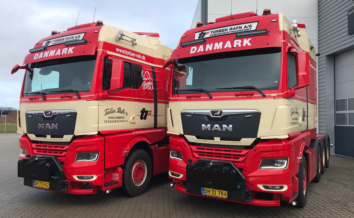 camiones-transportan-grua-gigante
