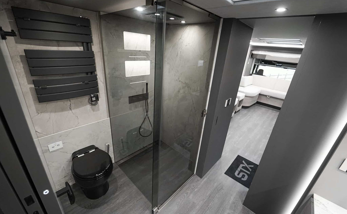 scania-v8-autocaravana-con-cochera