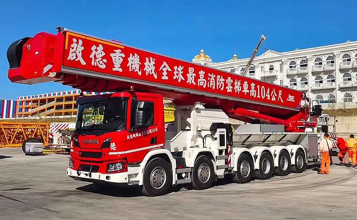 scania-camion-bombero-con-grua-gigante