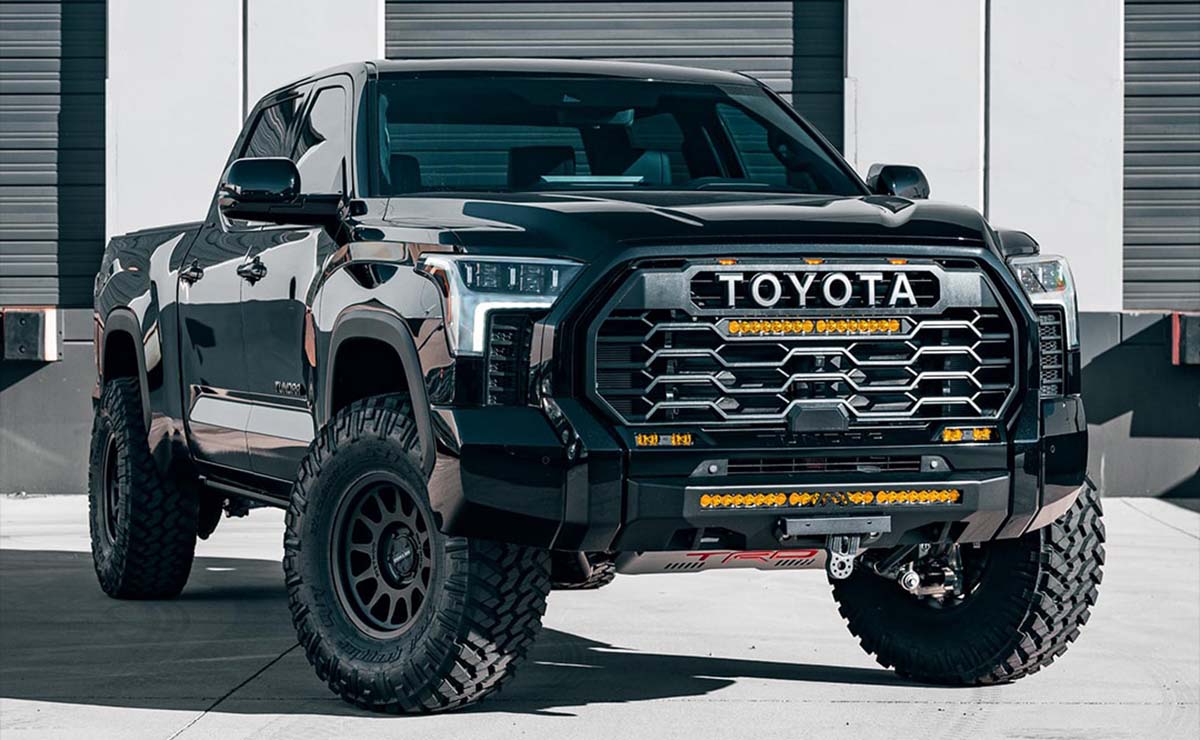 toyota-tundra-total-black-2025