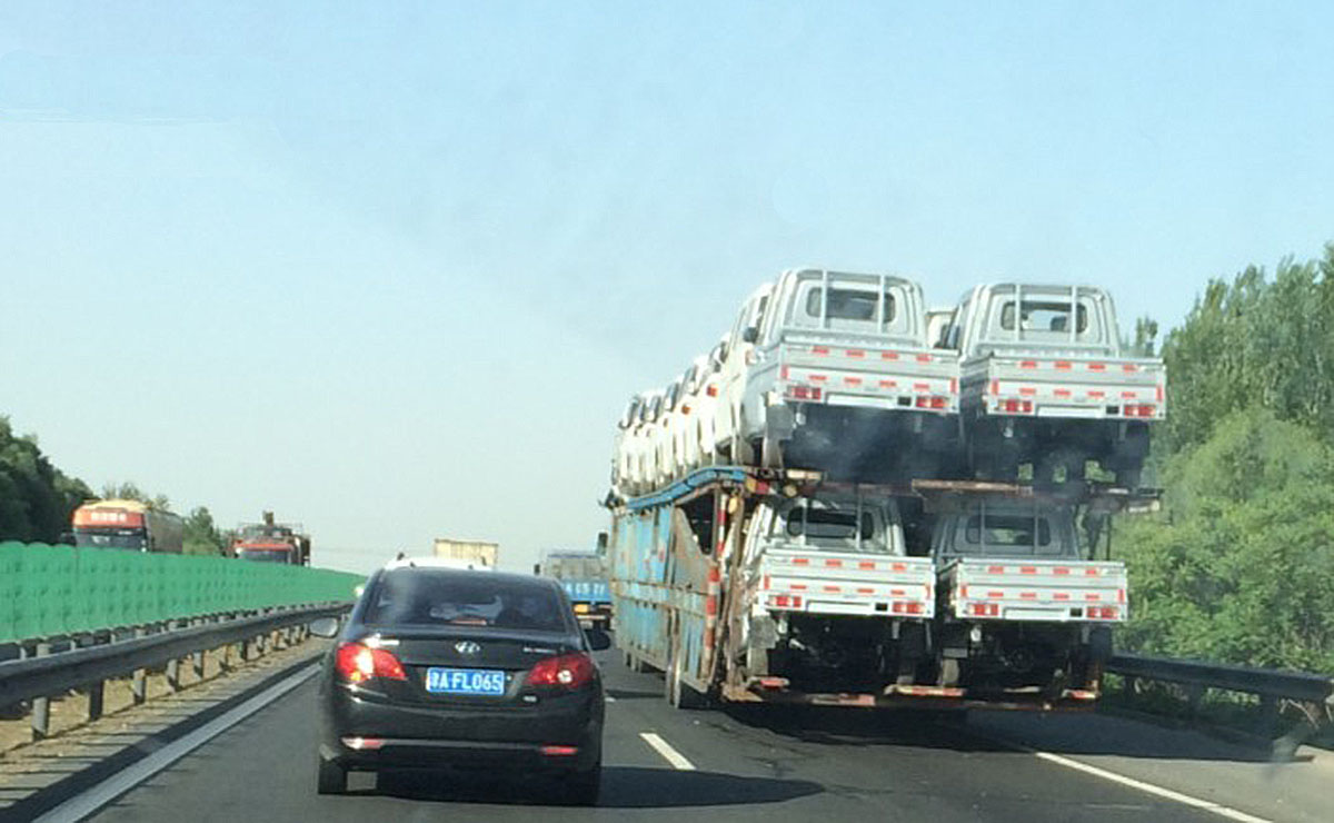 camiones-doble-piso-ciguenas-chinas