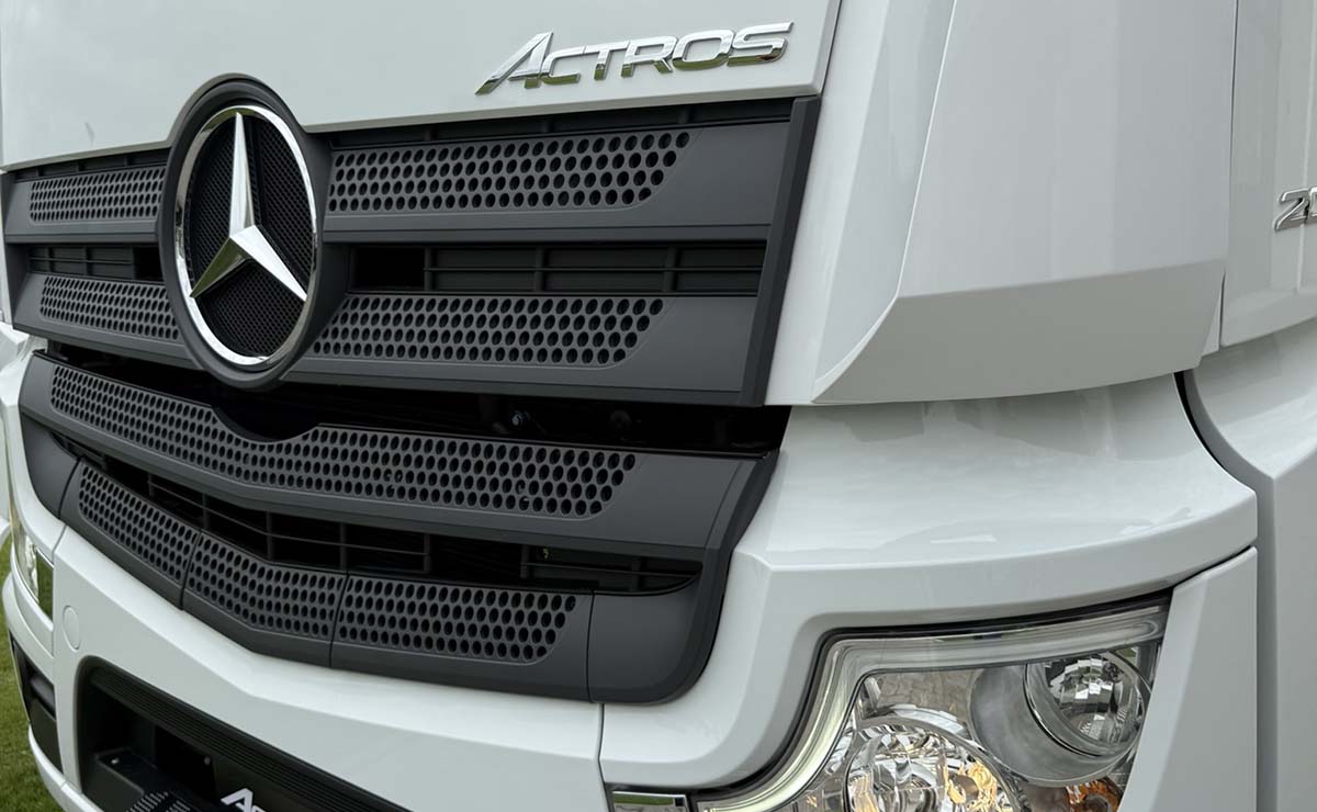 mercedes-benz-actros-2025