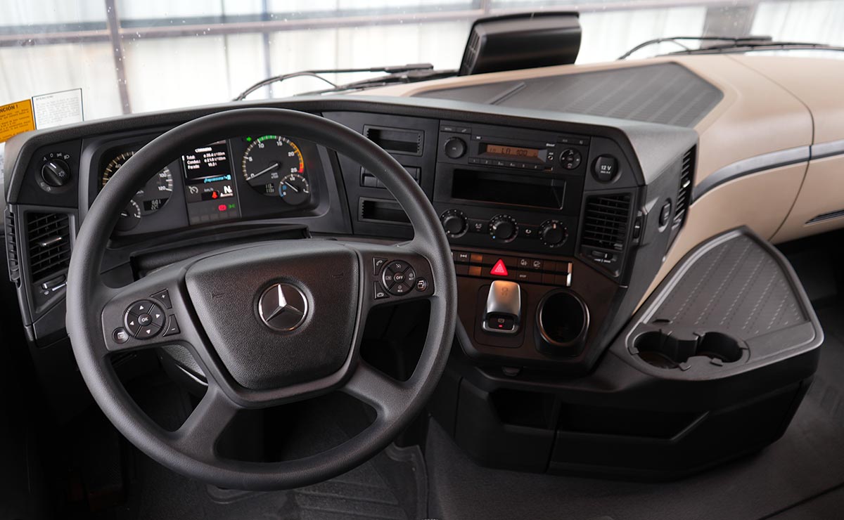 mercedes-benz-actros-2025