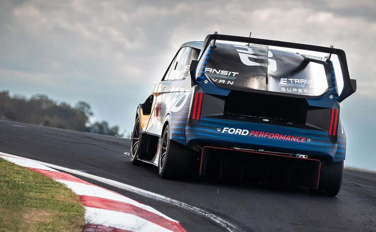 ford-transit-supervan-record