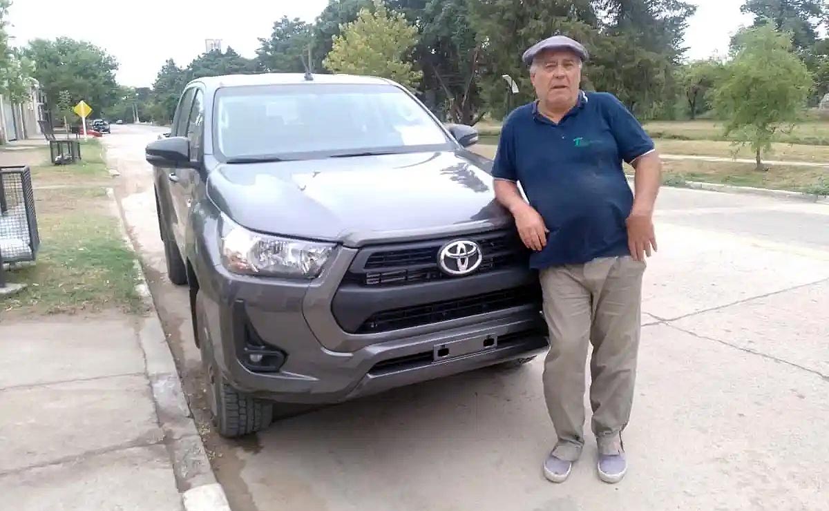 camionero-gana-toyota-hilux-30-anos-en-misma-empresa