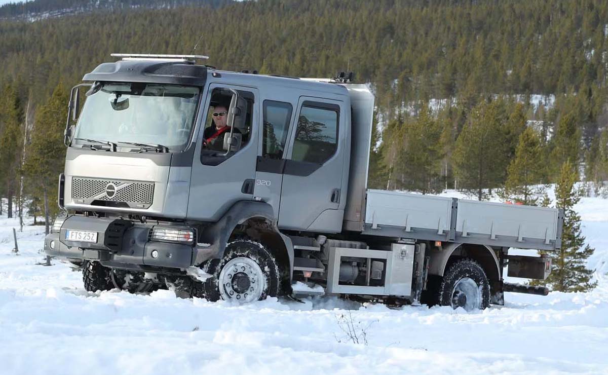 volvo-fl-4x4-doble-cabina