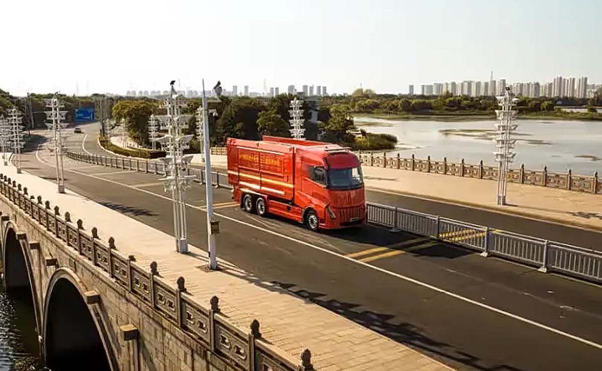 camion-de-rescate-hibrido-autonomo-y-con-robots