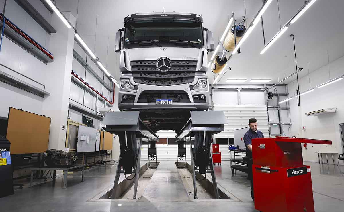 mantenimiento-de-camiones-mercedes-benz-camiones-buses