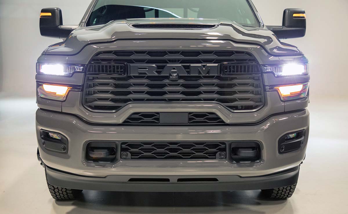 ram-chassis-cab-night-edition