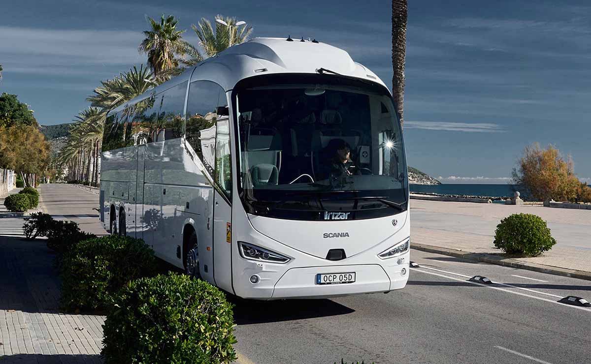 sustainable-bus-award-2027-scania-irizar-i6S-efficient-phev