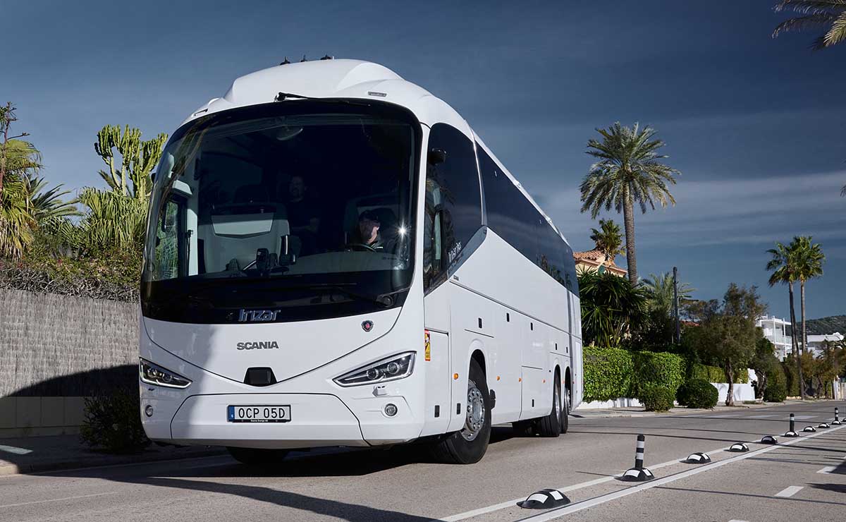 sustainable-bus-award-2027-scania-irizar-i6S-efficient-phev